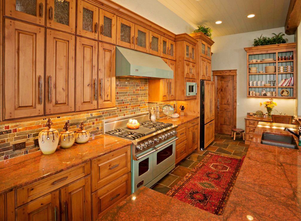 2023美式厨房实木壁柜效果图片