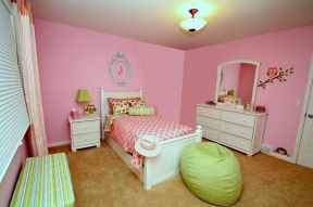 小女孩卧室粉红色装修图