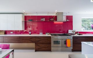 大厨房背景墙粉红色装修图