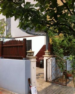 现代风格两室改三室卧室进门隔断设计效果图