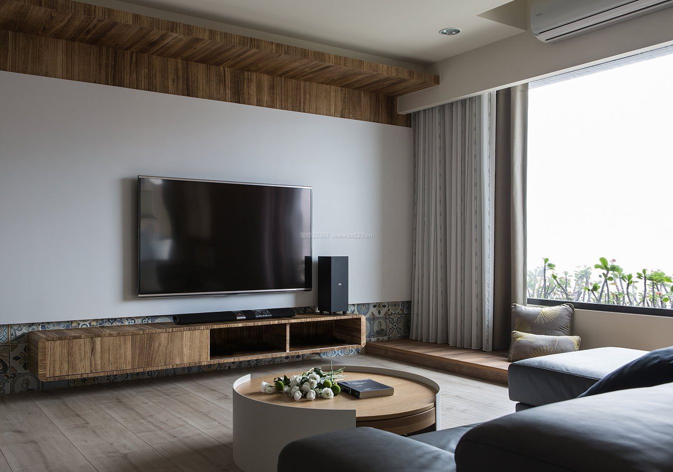 日式住宅公寓客厅电视墙装修