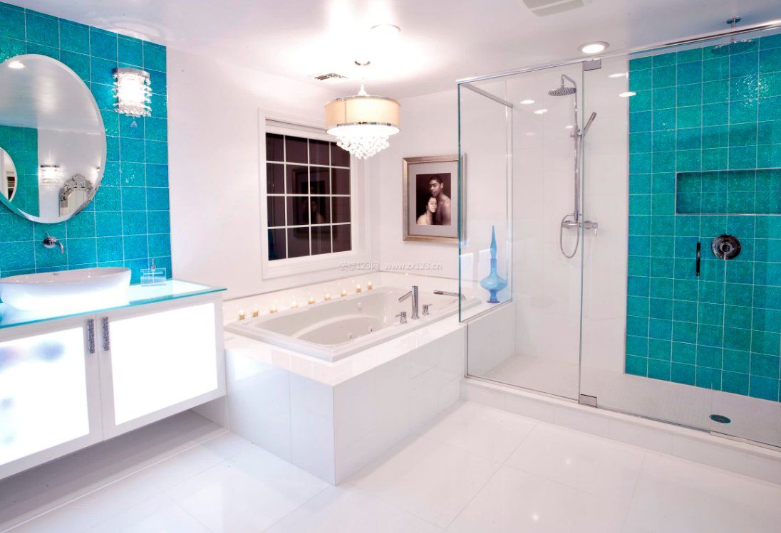 卫浴室白色地板装修效果图