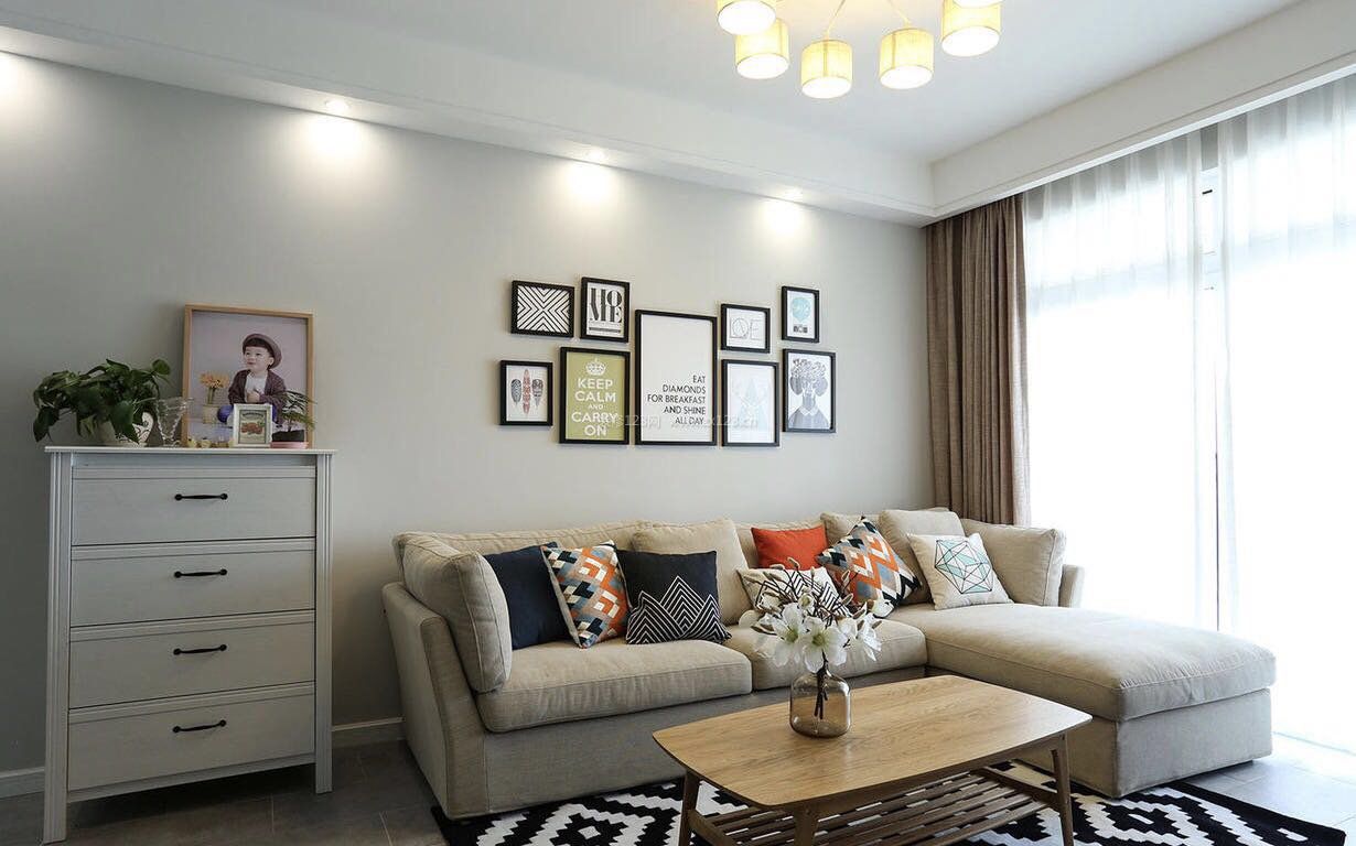 白领公寓客厅木质茶几设计图欣赏