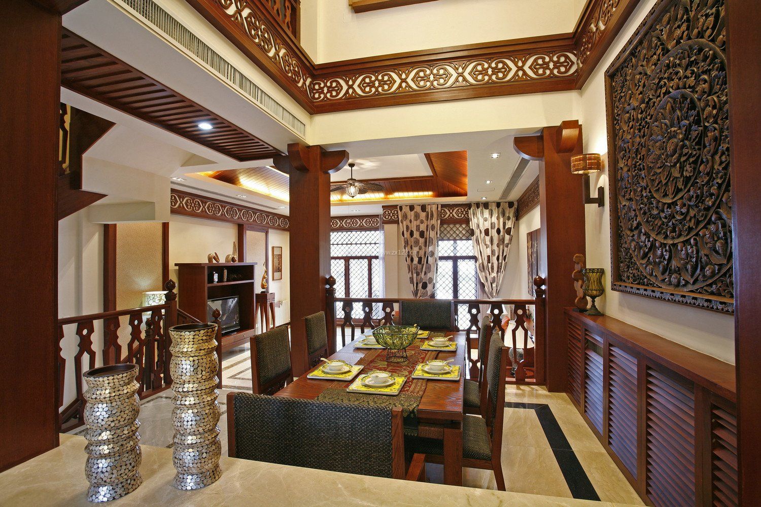 东南亚风格家居餐厅吊顶设计图