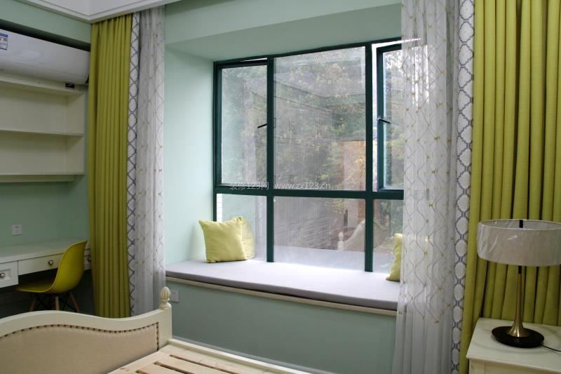 简约美式温馨家庭卧室飘窗装修效果图2023