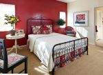2023卧室床头红色背景墙图片