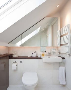 小阁楼紧凑型卫生间镜子设计图