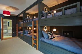 2023男生卧室木制双层床装修图片