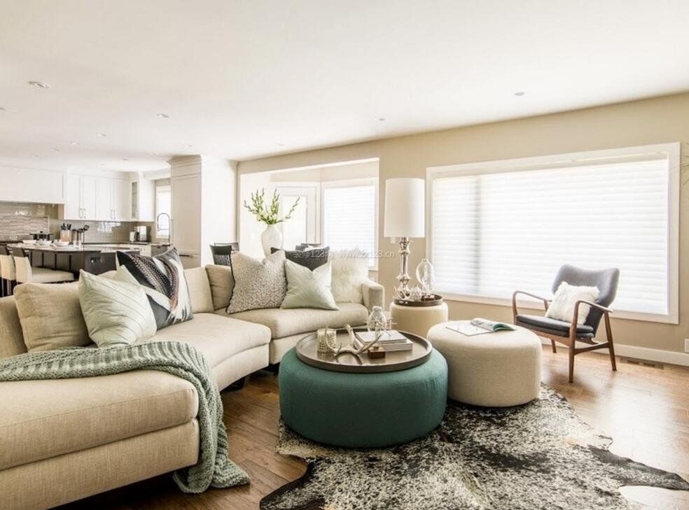 美式房屋客厅半圆形沙发装饰装修图_装信通网效果图