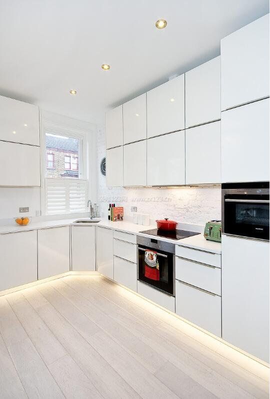 现代厨房3米橱柜白色装饰设计图_装信通网效果图