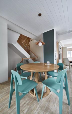 现代北欧风格餐桌椅子装修效果图片