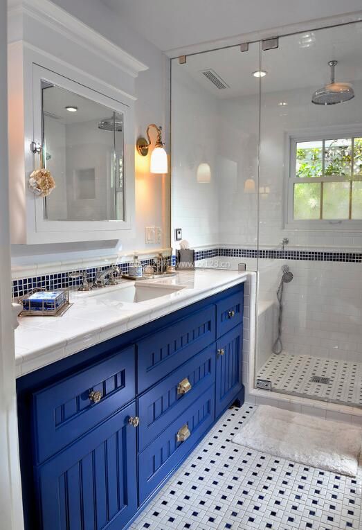 定做浴室柜深蓝色装修效果图片
