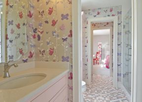 家庭卫浴间花纹壁纸装修图