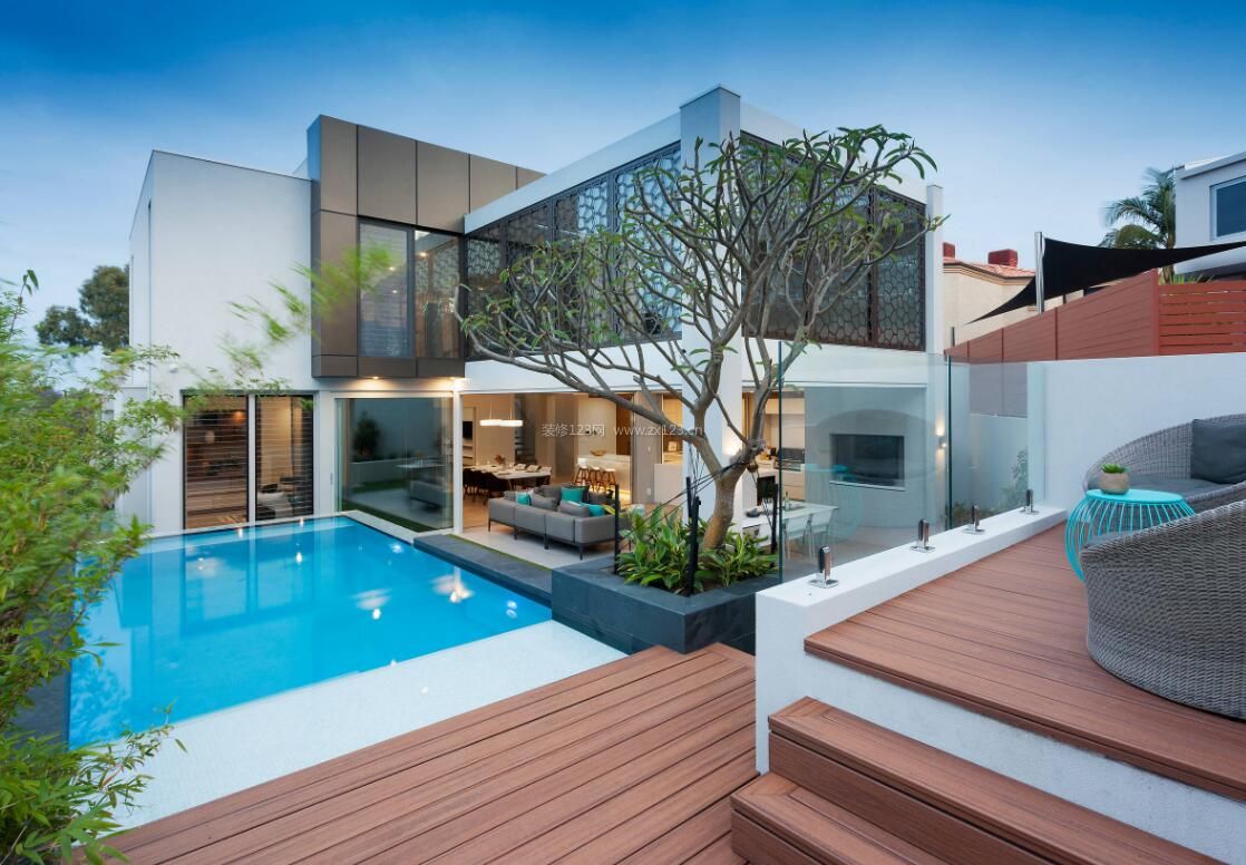 现代风格私人别墅室外游泳池图片