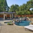 美式别墅室外游泳池简单装修图片