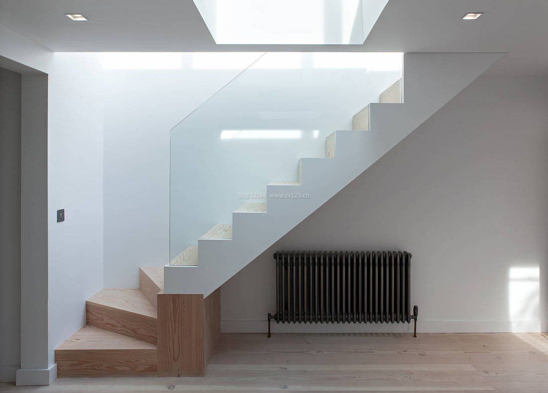 2021现代家装直行楼梯图片