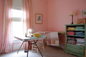 2023粉色窗帘书房设计图片