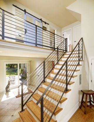 2023现代复式别墅直行楼梯图片