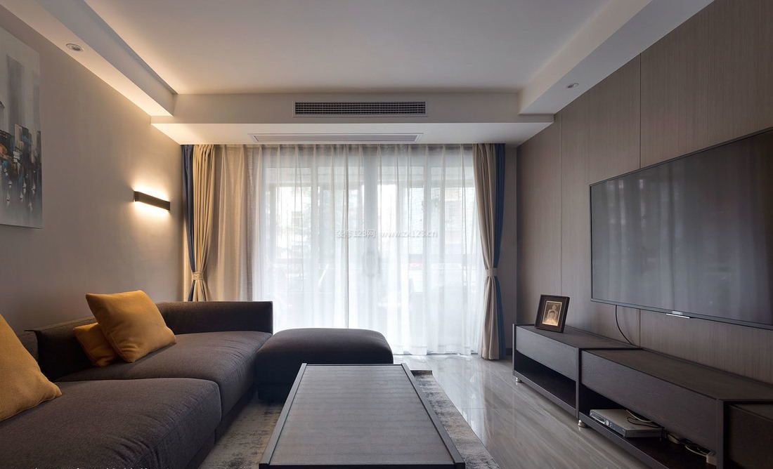 现代简约客厅纯色窗帘装修布置效果图片