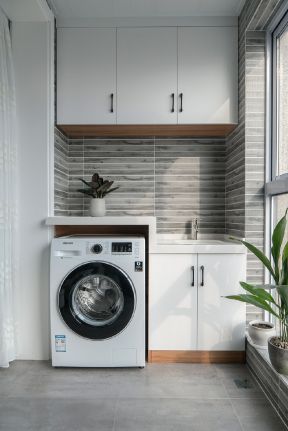 2023简装客厅阳台洗衣机柜子装修效果图