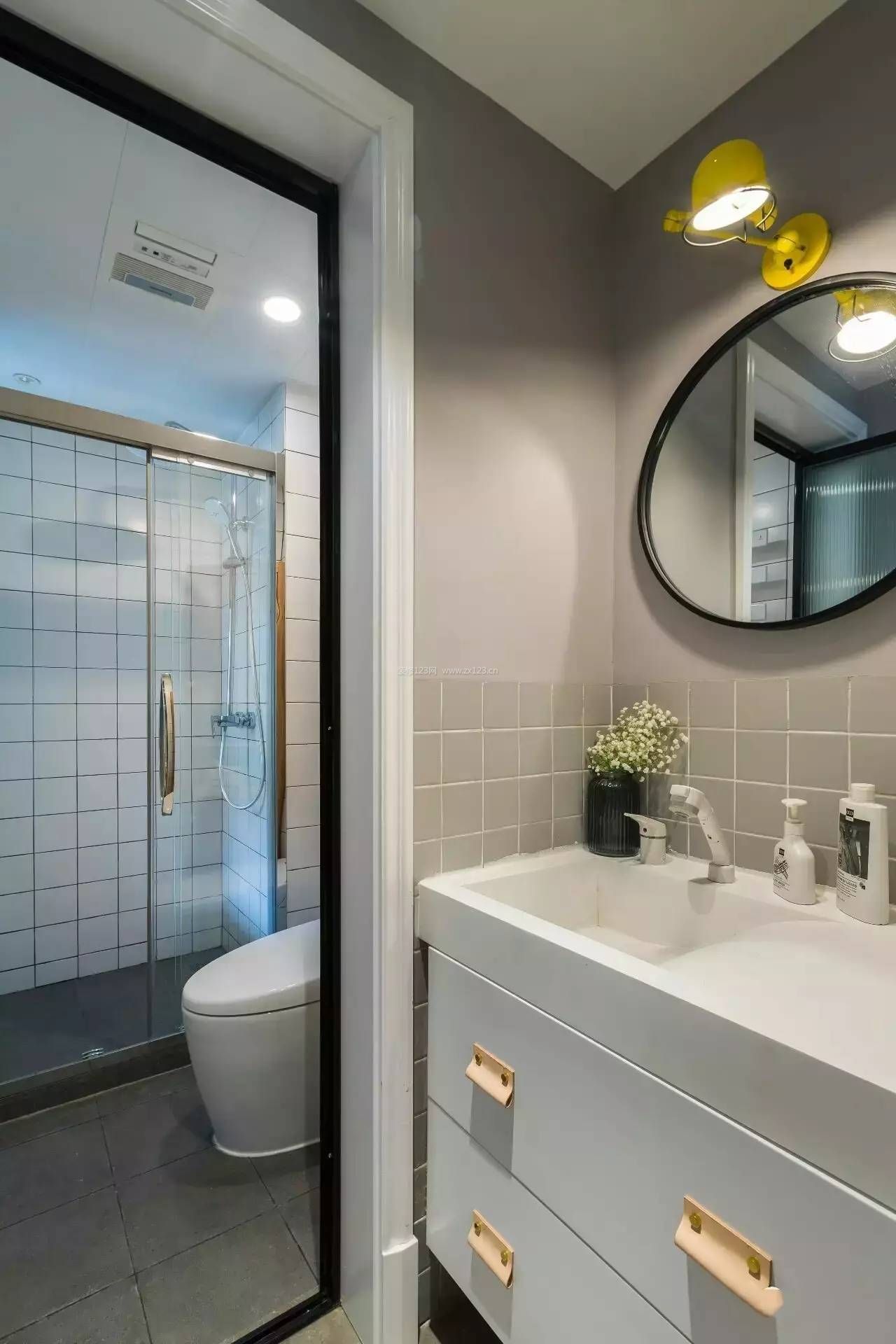 2018现代家居卫生间干湿分离装修效果图片