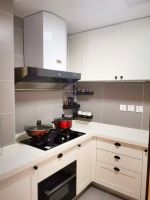 现代小户型厨房转角橱柜设计装修效果图
