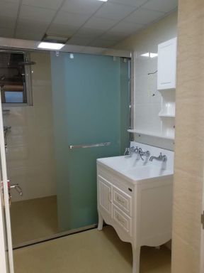 2023现代卫生间浴室玻璃推拉门装修效果图大全