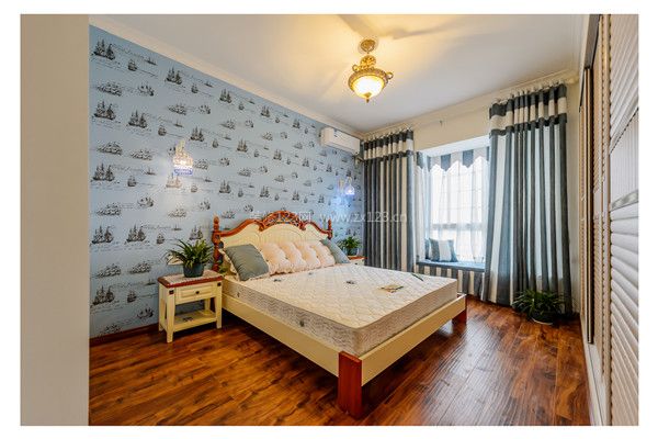 2023舒适美式田园卧室床头壁纸背景墙装修效果图