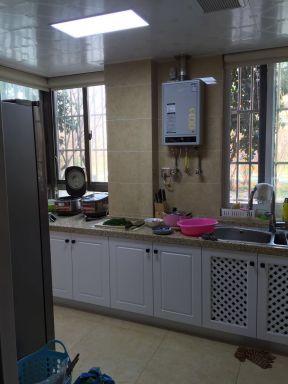 2023简美式厨房橱柜石英石台面装修效果图