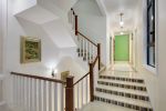 2023美式别墅室内楼梯设计图片