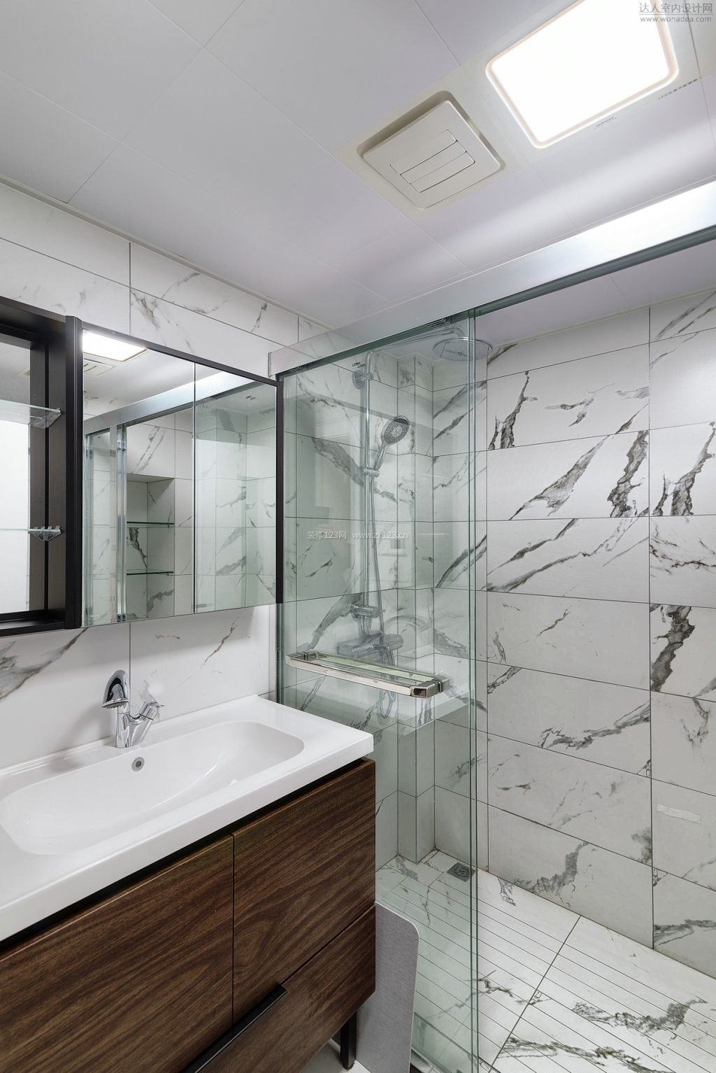 2023现代卫生间浴室玻璃推拉门装修效果图片大全