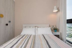 2023北欧温馨卧室白色窗帘装修效果图片