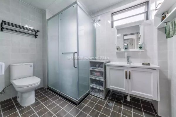 现代卫生间玻璃淋浴房设计图片