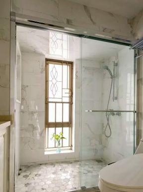 2023现代北欧风格淋浴房防滑砖装修效果图片