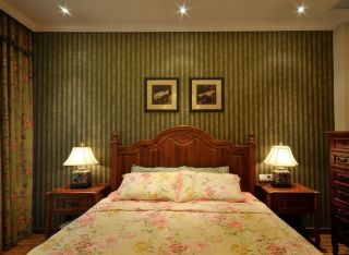卧室床头条纹壁纸墙面设计图片