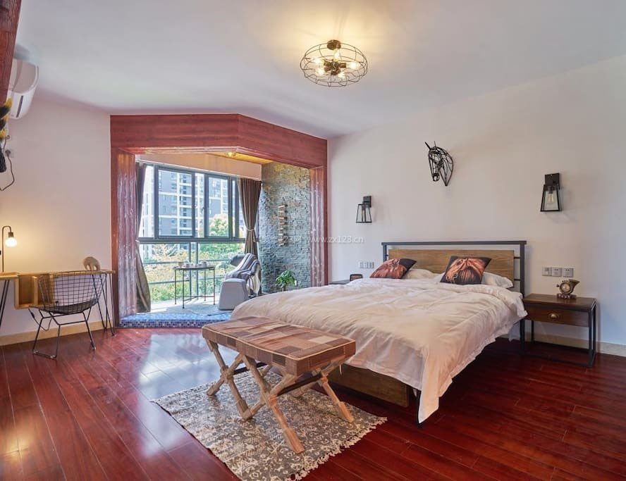 复古欧式卧室红木地板设计图片