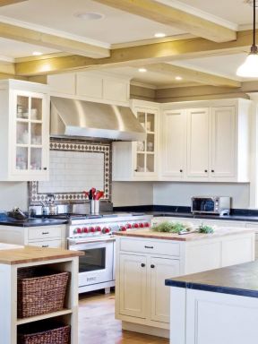 北欧风格厨房设计 2020厨房木质吊顶装修效果图