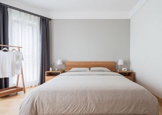 日式公寓卧室窗帘装饰装修效果图