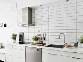北欧风格厨房白色瓷砖设计图片