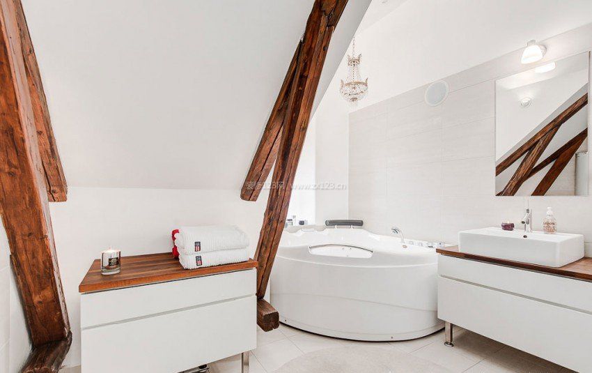 复式家装样板房浴室按摩浴缸装修图片