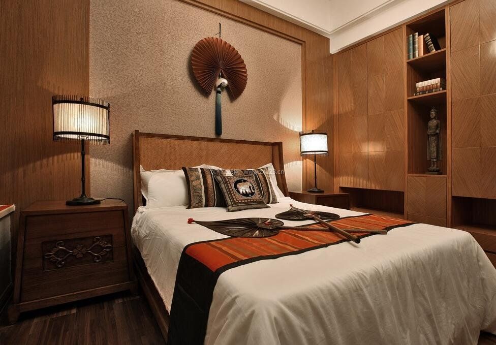 东南亚风格卧室床台灯装饰案例