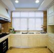 复式住宅厨房实木橱柜设计案例
