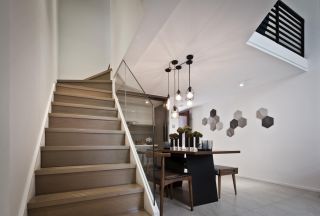复式住宅楼梯玻璃扶手设计案例图片
