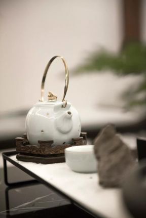 2023现代中式客厅茶几茶具装修图片