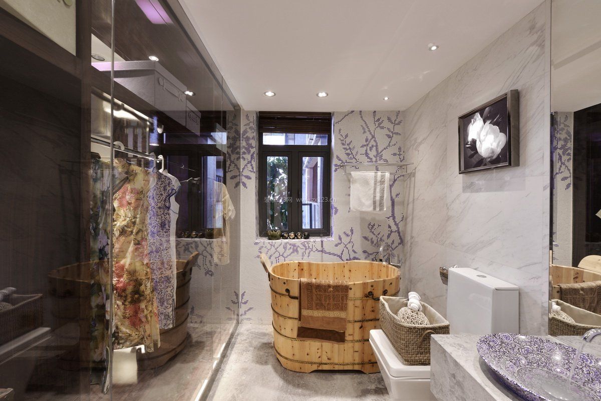 现代中式家装浴室青花瓷背景墙设计图片