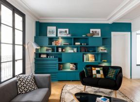 小公寓样板房客厅背景墙置物柜蓝色装饰图片