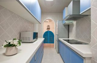 小清新风格长方形厨房室内设计图片
