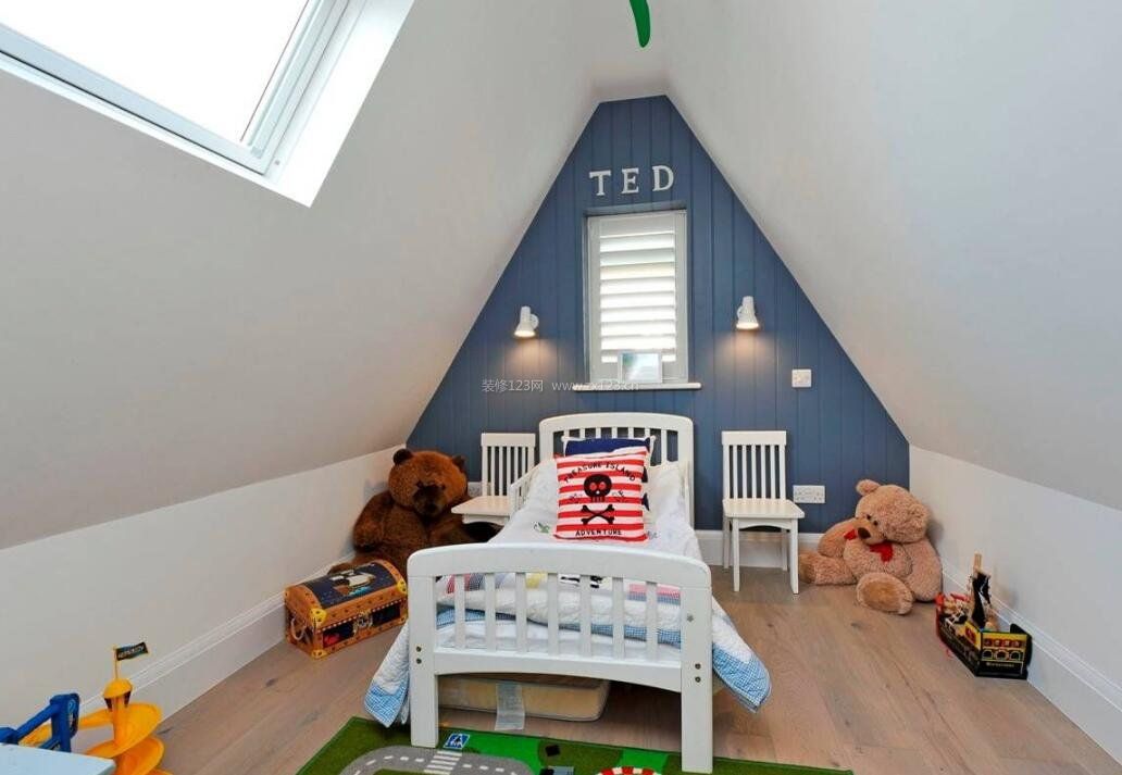 斜面阁楼儿童房室内壁灯设计效果图