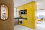 小户型家装厨房黄色橱柜效果图片