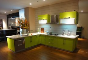 2023现代小厨房果绿色橱柜设计图片